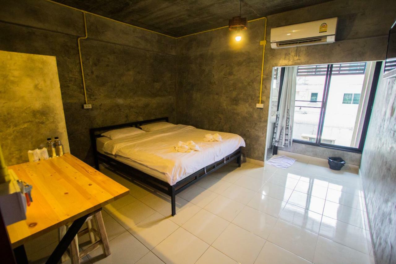 The Sky Loft Hotel Pathum Thani Esterno foto