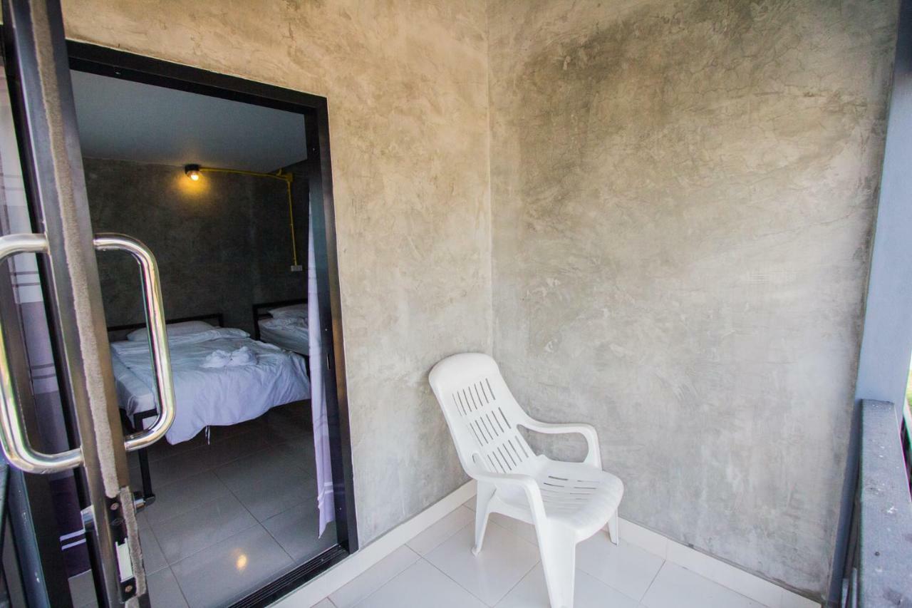 The Sky Loft Hotel Pathum Thani Esterno foto
