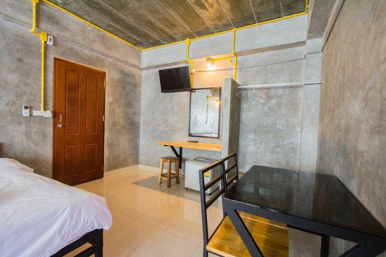 The Sky Loft Hotel Pathum Thani Esterno foto