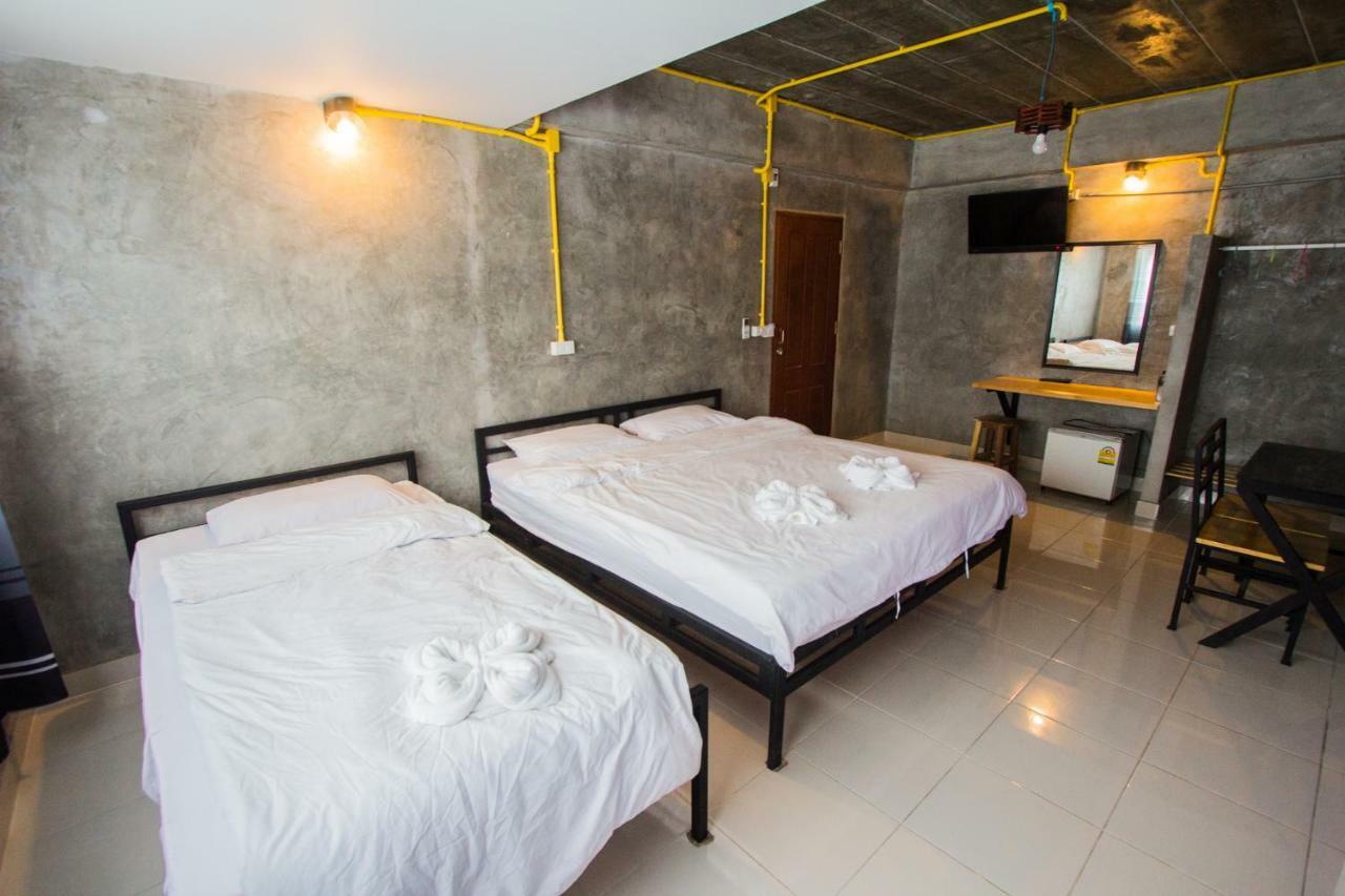 The Sky Loft Hotel Pathum Thani Esterno foto